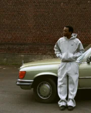 Sweat à capuche zippé à coutures grises